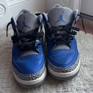 Jordan 3 Retro
Varsity Royal Cement